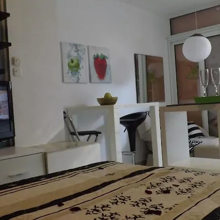 Apartman In Mit Terrasse, Grill Und Garten *